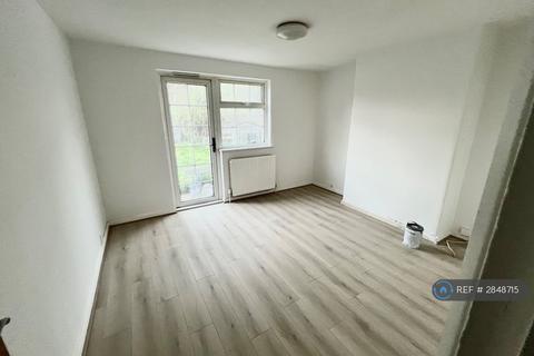3 bedroom semi-detached house to rent, Greatfields Road, Barking, IG11