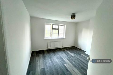 3 bedroom semi-detached house to rent, Greatfields Road, Barking, IG11