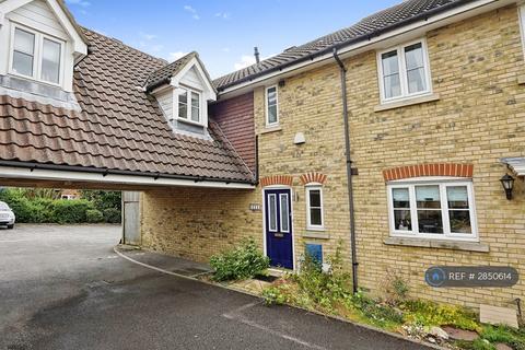 3 bedroom end of terrace house to rent, Guernsey Way, Kent, TN24