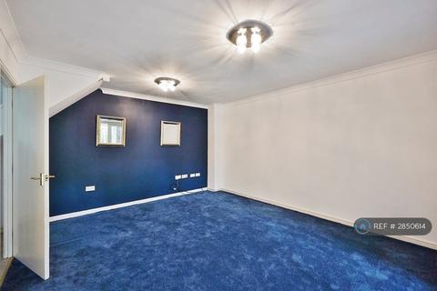 3 bedroom end of terrace house to rent, Guernsey Way, Kent, TN24