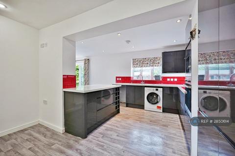 3 bedroom end of terrace house to rent, Guernsey Way, Kent, TN24