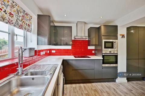 3 bedroom end of terrace house to rent, Guernsey Way, Kent, TN24