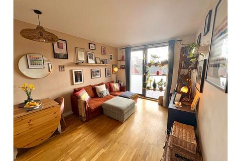 1 bedroom flat for sale, Wynne Road, London, SW9