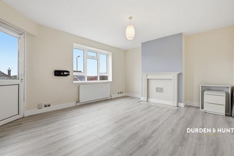 2 bedroom flat for sale, Loughton Way, Buckhurst Hill, IG9