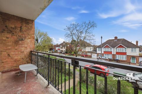 2 bedroom flat for sale, Loughton Way, Buckhurst Hill, IG9