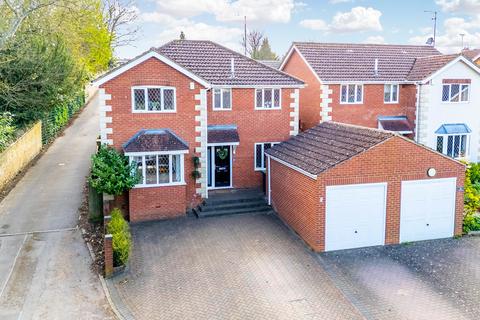 4 bedroom detached house for sale, Brooke Close, Rushden NN10