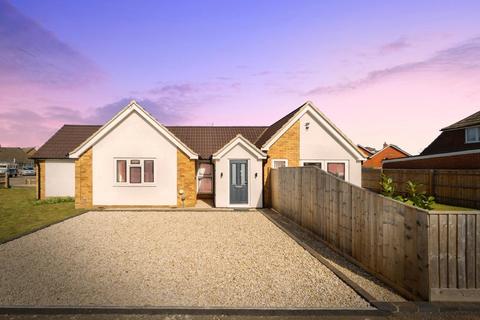 3 bedroom bungalow for sale, St. Annes Road, Banbury, Oxfordshire, OX16