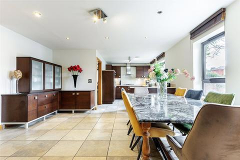 3 bedroom apartment for sale, Lake View Apartments, Lady Mary Road,, Roath Park, Cardiff, CF23