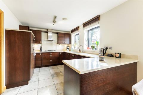 3 bedroom apartment for sale, Lake View Apartments, Lady Mary Road,, Roath Park, Cardiff, CF23