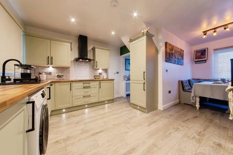 Terraced house - Chatterton Avenue, LINCOLN, Lincolnshire, LN1