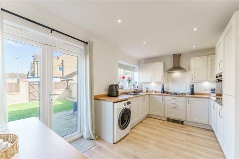 3 bedroom semi-detached house for sale, Ryegrass Gardens, Castleford, West Yorkshire, WF10
