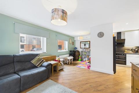 2 bedroom flat for sale, Boldison Close, Aylesbury HP19