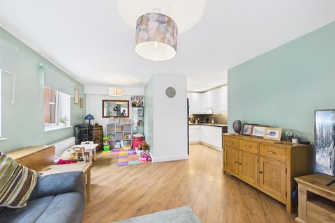 2 bedroom flat for sale, Boldison Close, Aylesbury HP19