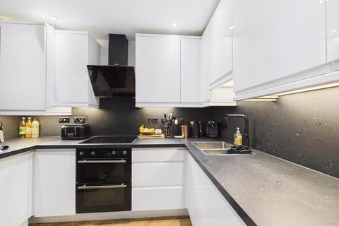 2 bedroom flat for sale, Boldison Close, Aylesbury HP19