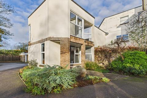 Flat - Archway Court, Cambridge