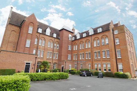 2 bedroom flat to rent, College Gate, Salisbury Close, CW2