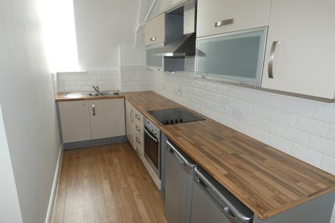 2 bedroom flat to rent, College Gate, Salisbury Close, CW2