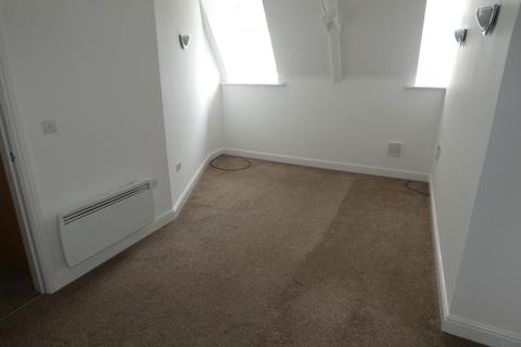 2 bedroom flat to rent, College Gate, Salisbury Close, CW2