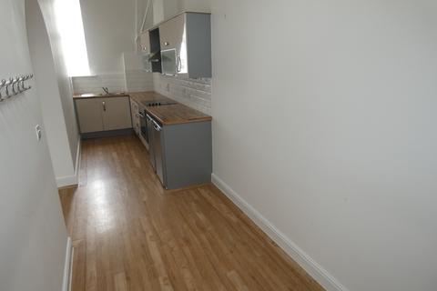 2 bedroom flat to rent, College Gate, Salisbury Close, CW2