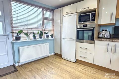 3 bedroom semi-detached bungalow for sale, Ashdown Way, Shaw