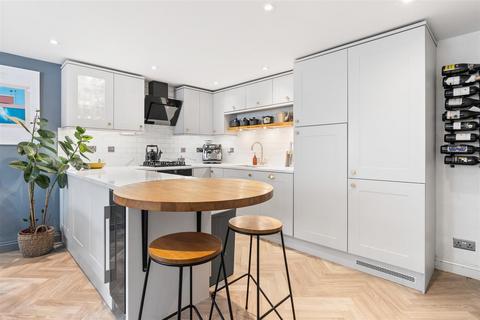 2 bedroom house for sale, Merton Road, London