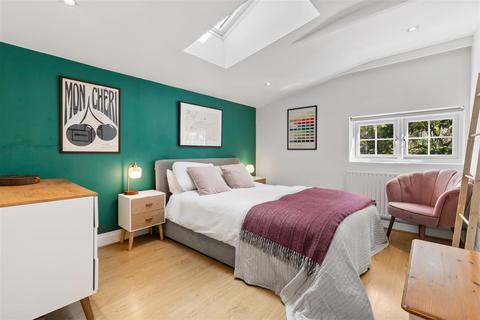 2 bedroom house for sale, Merton Road, London