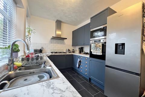 3 bedroom terraced house to rent, Station Road, Kearsley BL4