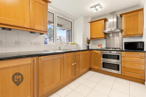 2 bedroom flat for sale, Lydney Close, London