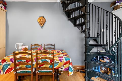 2 bedroom end of terrace house for sale, Church Hill, London, E17