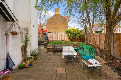 2 bedroom end of terrace house for sale, Church Hill, London, E17