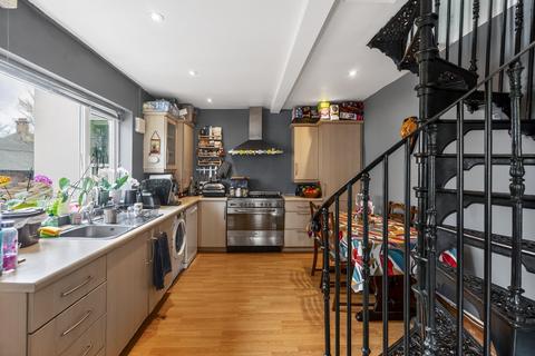 2 bedroom end of terrace house for sale, Church Hill, London, E17