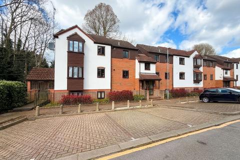 2 bedroom apartment for sale, Pages Lane, Uxbridge, UB8