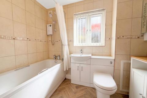 2 bedroom apartment for sale, Pages Lane, Uxbridge, UB8