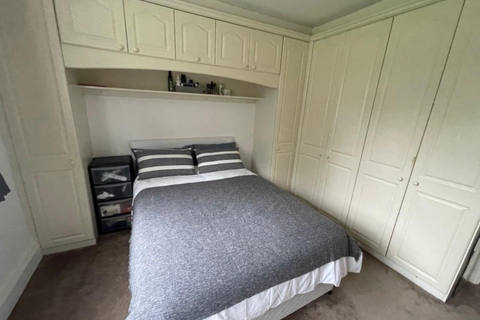 1 bedroom in a house share to rent, Longbridge Road, London, IG11