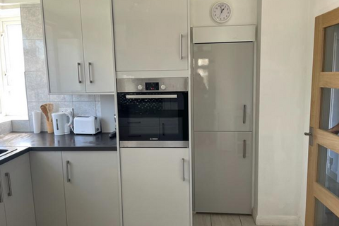 1 bedroom in a house share to rent, Longbridge Road, London, IG11