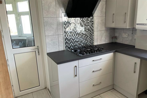 1 bedroom in a house share to rent, Longbridge Road, London, IG11