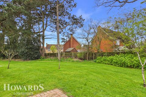 2 bedroom detached bungalow for sale, Chapel Road, Lowestoft