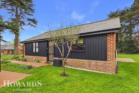 2 bedroom detached bungalow for sale, Chapel Road, Lowestoft