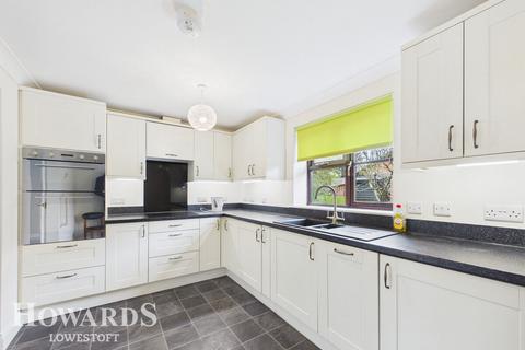 2 bedroom detached bungalow for sale, Chapel Road, Lowestoft