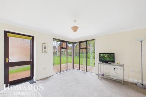 2 bedroom detached bungalow for sale, Chapel Road, Lowestoft