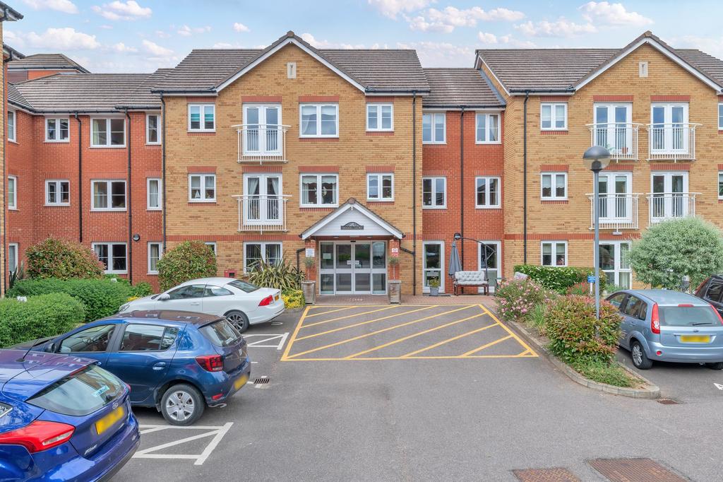 1 bedroom ground floor flat for sale