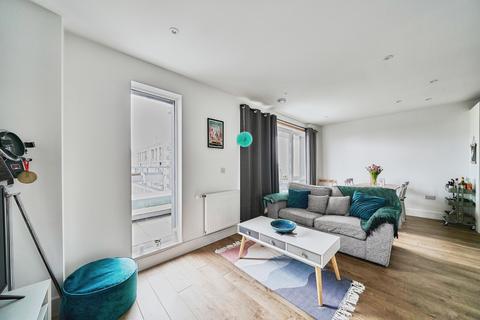 1 bedroom flat for sale, Anderson Square, London, E3