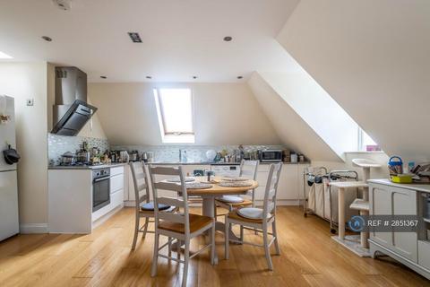 2 bedroom flat to rent, Castlebar Park, London, W5