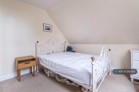 2 bedroom flat to rent, Castlebar Park, London, W5