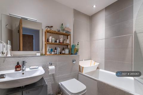 2 bedroom flat to rent, Castlebar Park, London, W5