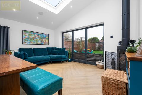 4 bedroom bungalow to rent, Greenhill Road, Timperley, Altrincham