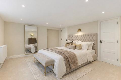 2 bedroom duplex for sale, Flat 1 The Atelier, 8 Upper High Street, Winchester, Hampshire, SO23