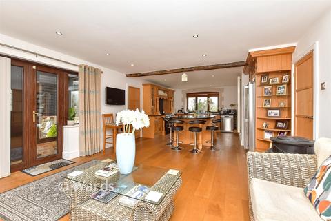4 bedroom detached house for sale, Wrotham Road, Gravesend DA13