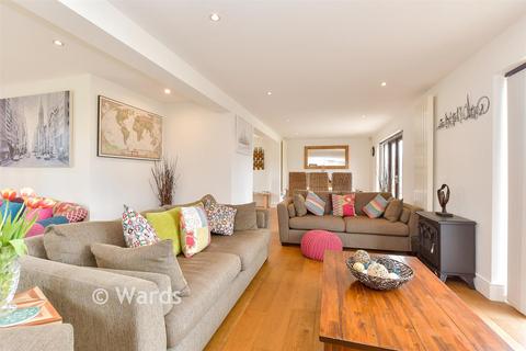 4 bedroom detached house for sale, Wrotham Road, Gravesend DA13