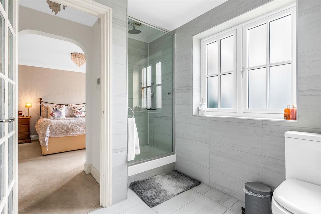 En suite bedroom, en suite